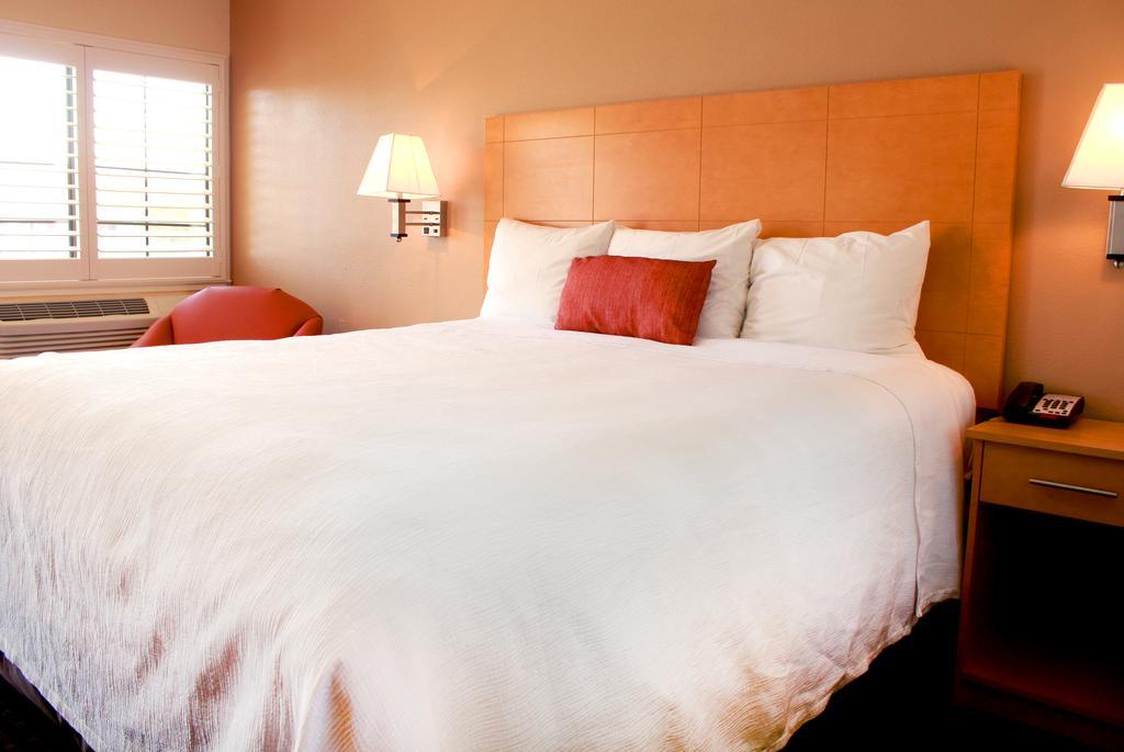 Travelodge By Wyndham Vallejo Buitenkant foto