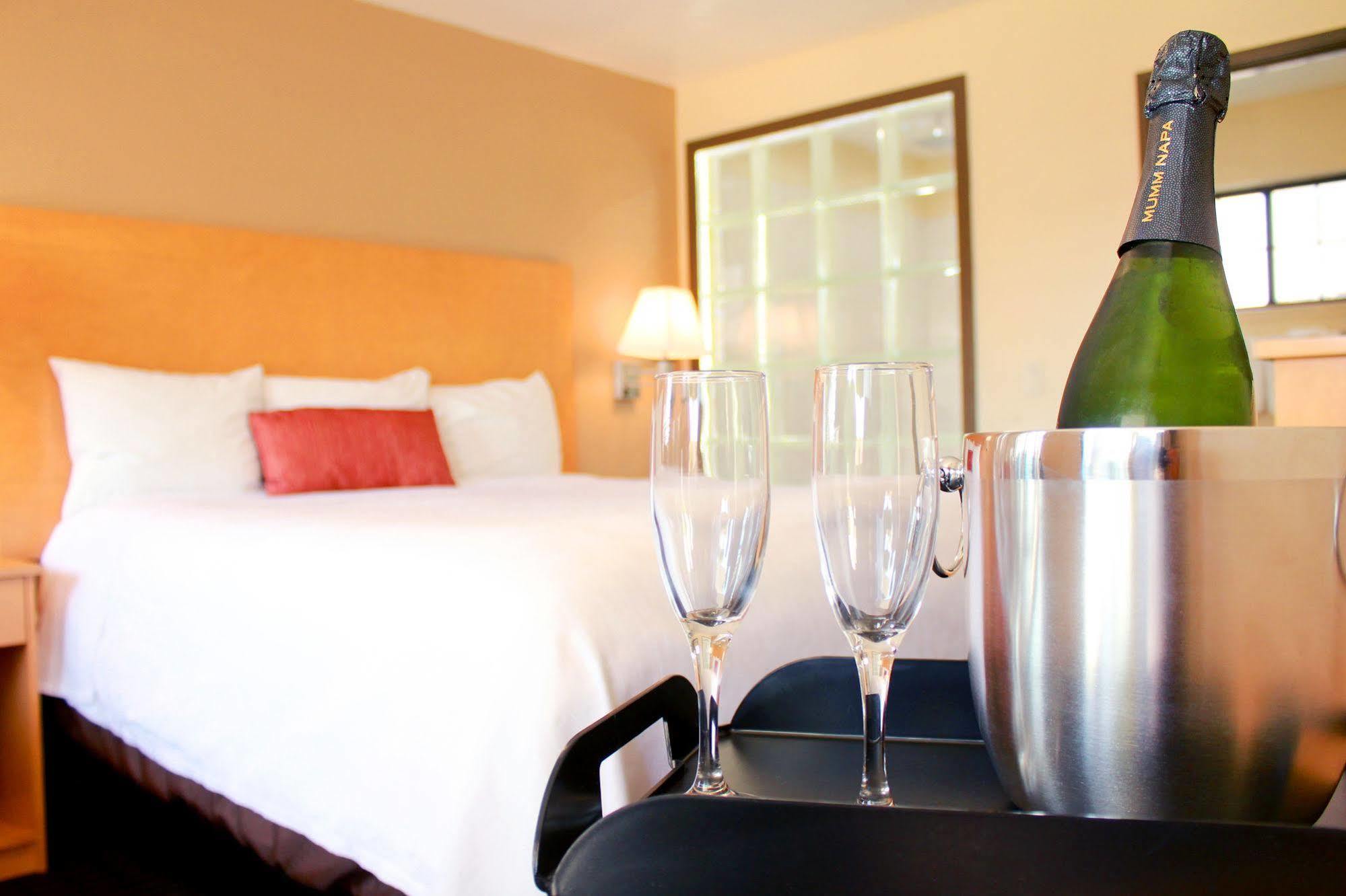 Travelodge By Wyndham Vallejo Buitenkant foto