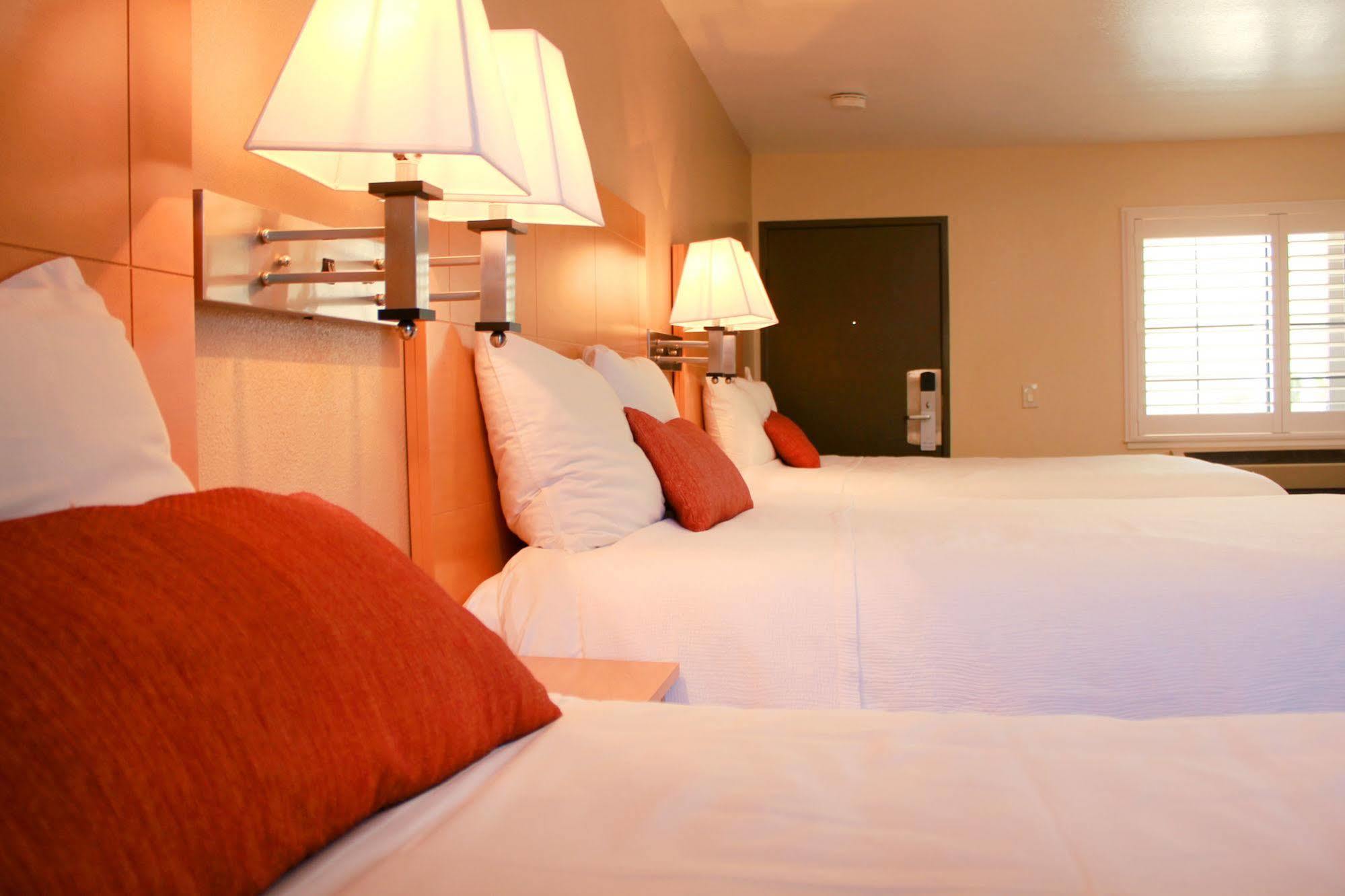 Travelodge By Wyndham Vallejo Buitenkant foto